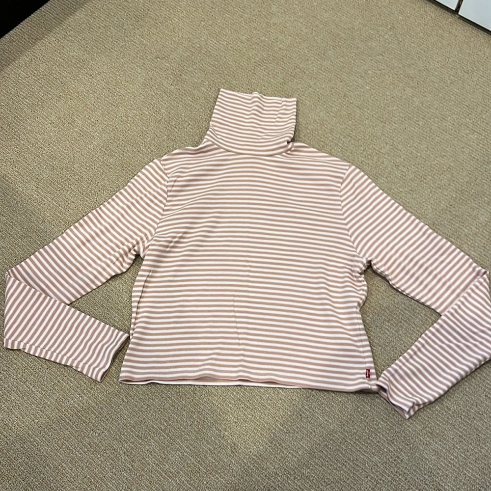 Levi’s Cropped Turtleneck